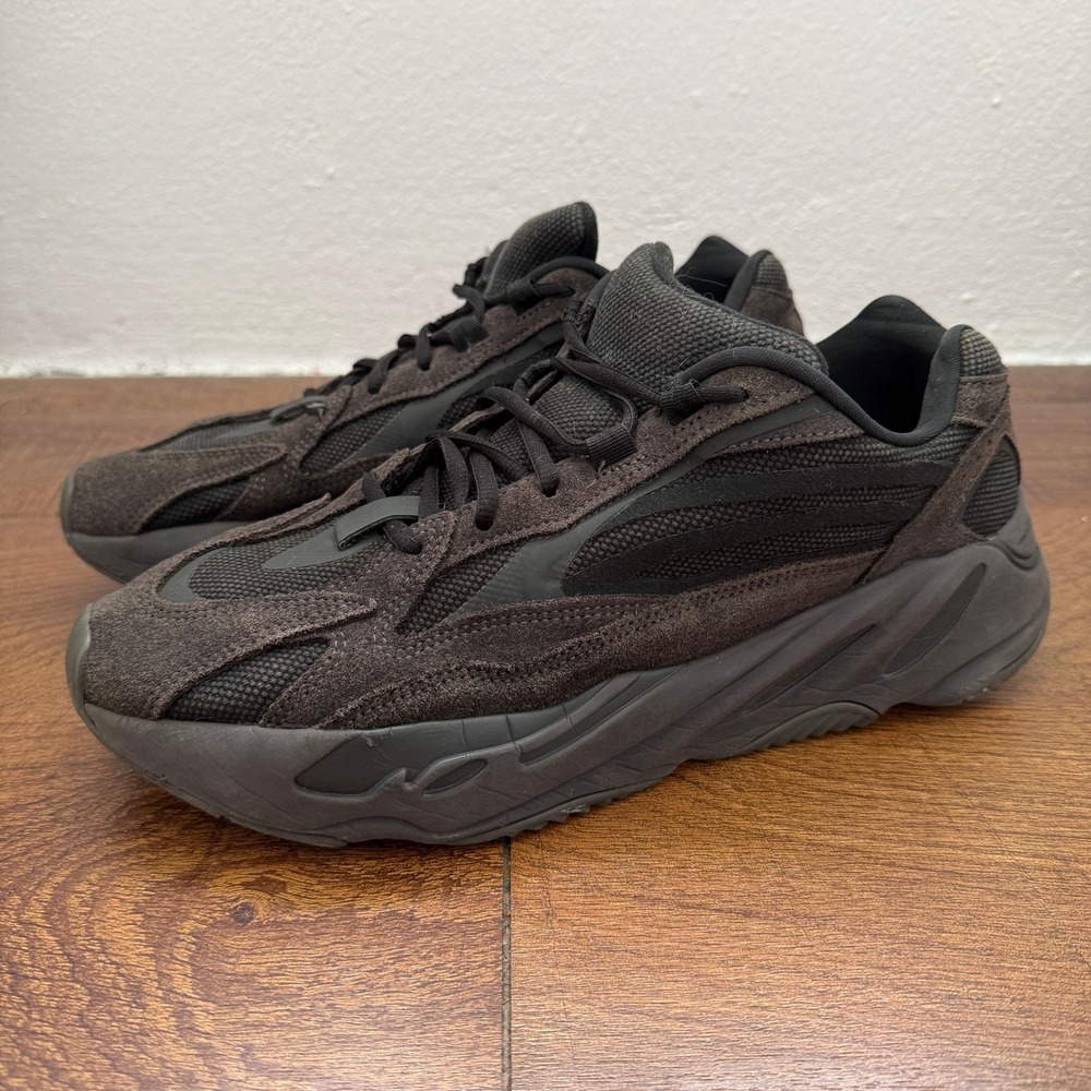 adidas Yeezy Boost 700 V2 Mens 11.5 Vanta Black FU6684 Suede Mesh Sneakers